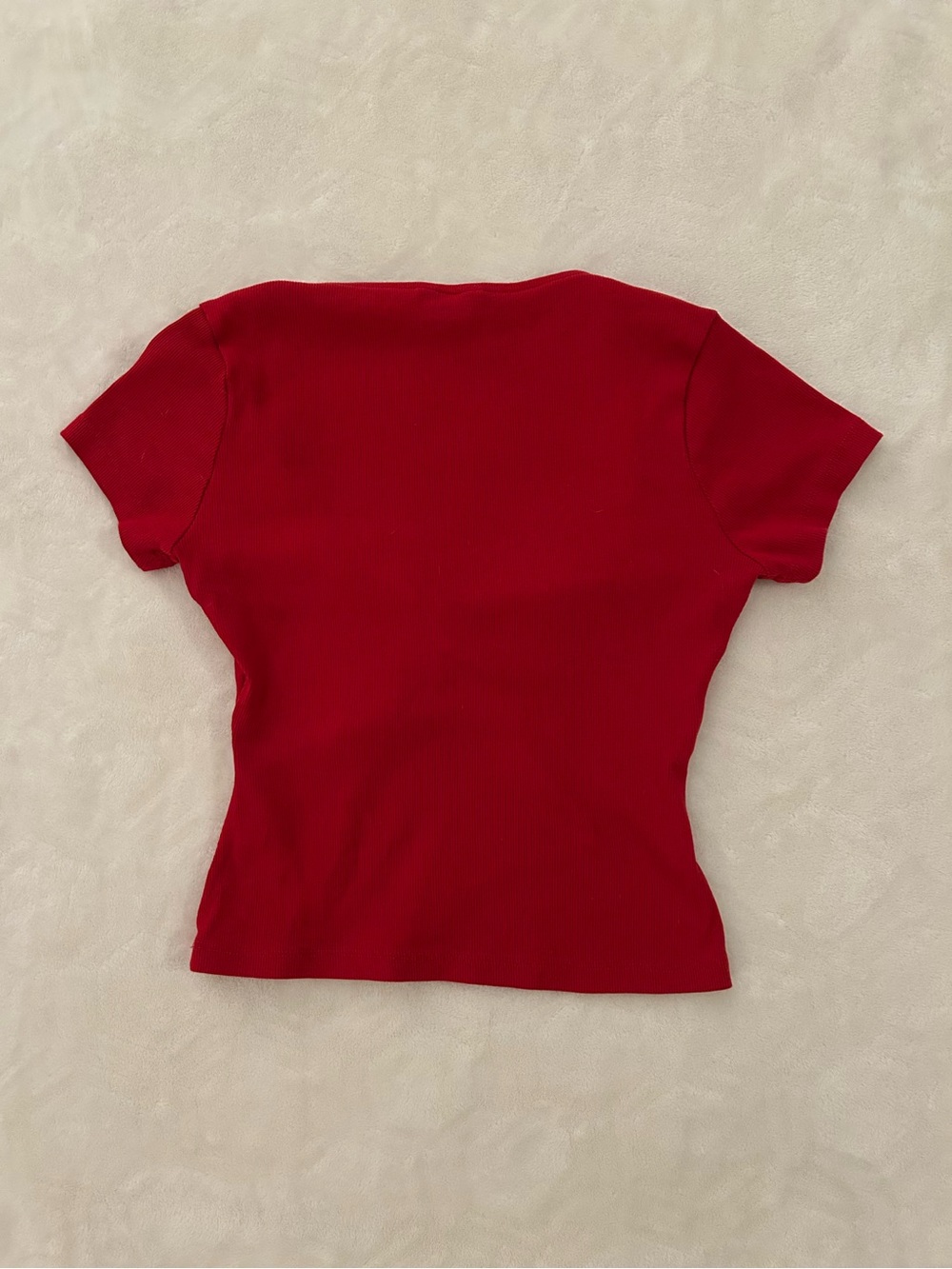 GUESS Red Twist-Front Ribbed Tee - Picture 4 of 8